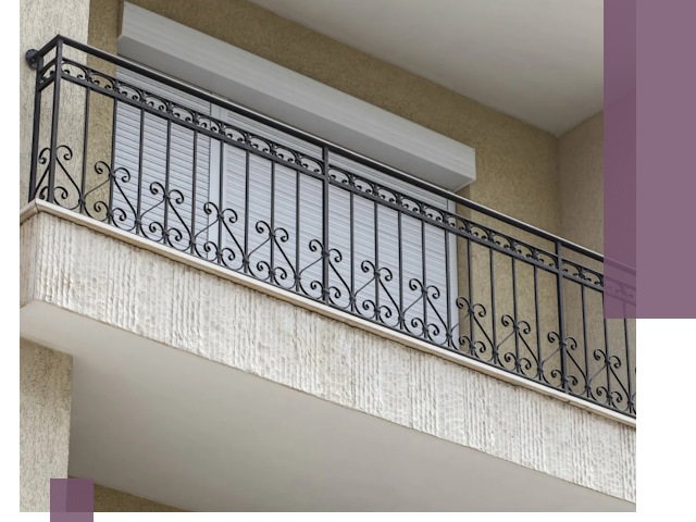 Балконные ограждения из металла и стекла в Твери для домов