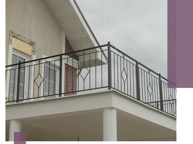 Изготовление балконных ограждений в Твери из металла и стекла