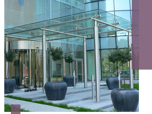 Навесы из стекла на заказ в Твери — монтаж и установка